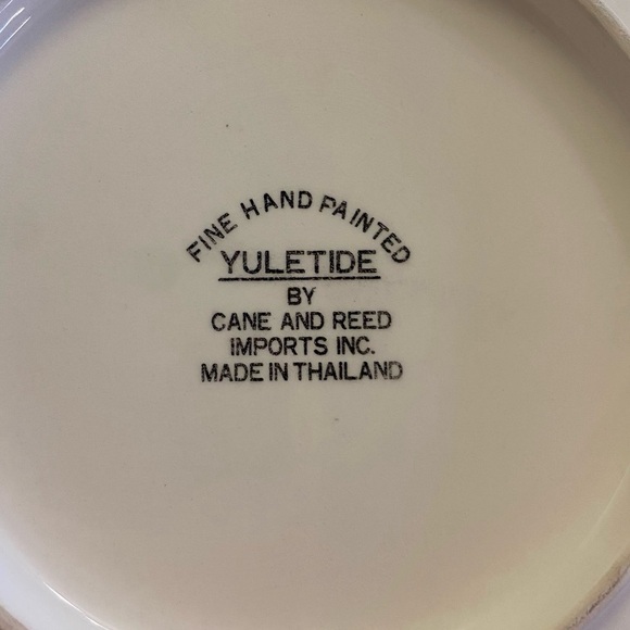 Yuletide Set of 4 Ceramic Multi-Color Christmas Plates 8" - Picture 6 of 6